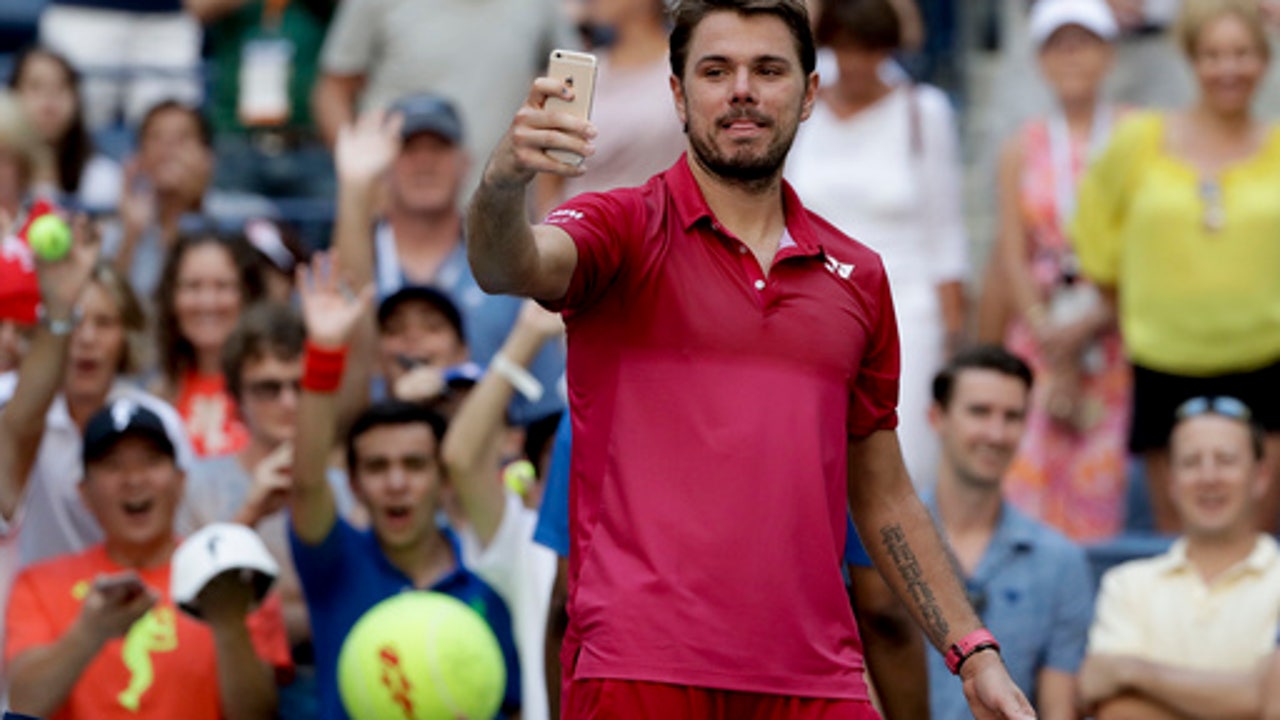 The Latest: Wawrinka advances in straight sets at US Open